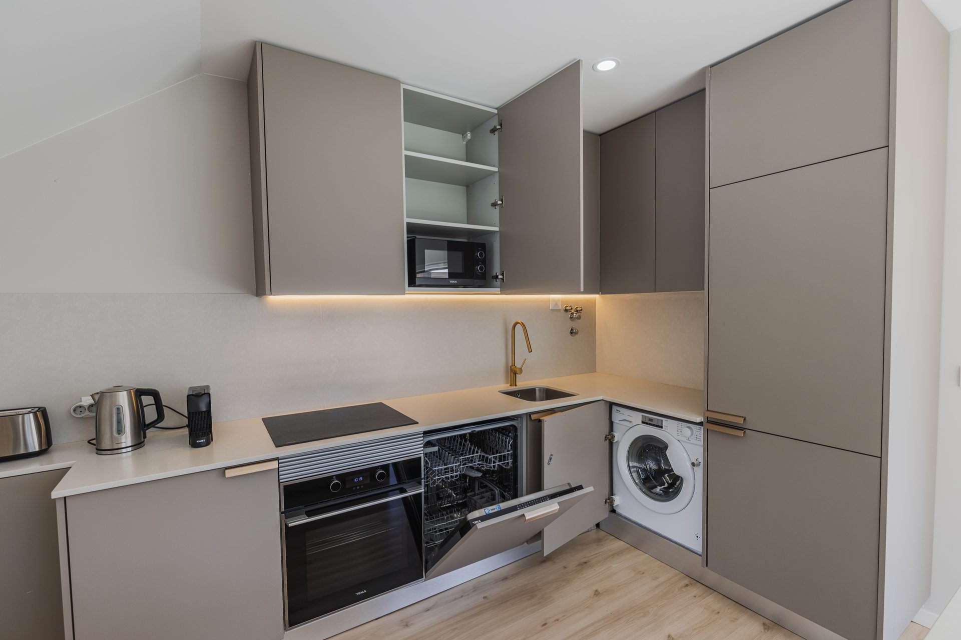 Kitchen island with dining seating